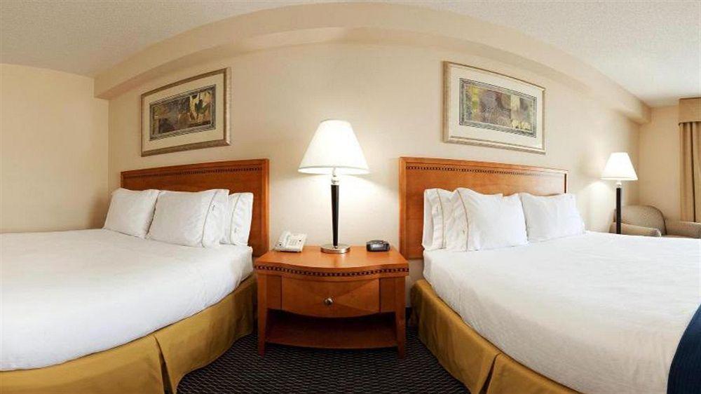 Holiday Inn Express Richmond-Brandermill-Hull Street By Ihg Zewnętrze zdjęcie