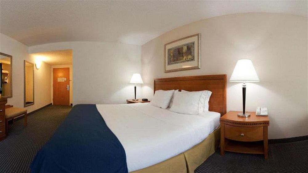 Holiday Inn Express Richmond-Brandermill-Hull Street By Ihg Zewnętrze zdjęcie